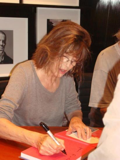 jane-birkin-dedicace-livre-jane-serge-ditions-taschen-22-octobre-2013.jpg